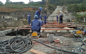 Mắc COVID-19, hơn 100 người Việt tại Guinea Xích Đạo mong về nước cách ly