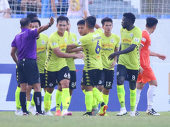 Đá nhạt nhoà, Hà Nội FC hòa may mắn SHB Đà Nẵng