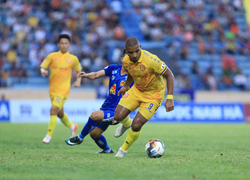 Nam Định thắng chung kết ngược trước Quảng Nam, leo lên thứ 11