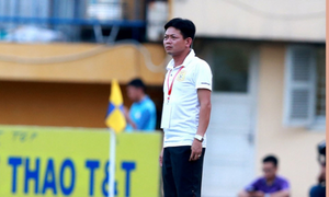 HLV Nam Định: Yểm bùa mà thắng thì đi thuê thầy, không phải thuê cầu thủ ngoại
