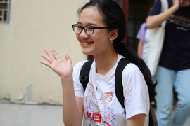 Thi Toán trường chuyên Sư phạm: Đề dễ, thí sinh rạng rỡ kết thúc môn đầu tiên