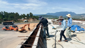 18 hộ dân cản trở, cao tốc La Sơn-Túy Loan chưa hẹn ngày thông xe 