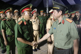 Công an TP.HCM ra quân trấn áp tội phạm ngay trong đêm