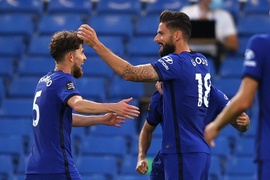 Giroud ghi bàn, Chelsea nới rộng cách biệt với MU