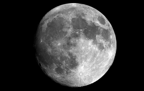 Bất ngờ với tuổi của Mặt trăng