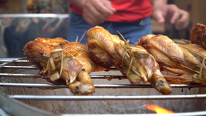 Thưởng thức món gà nướng kiểu Thái dùng 100 loại gia vị ở TP.HCM