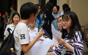 Thi Hoá trường chuyên Sư phạm: Đề dài, thí sinh mệt mỏi rời phòng thi