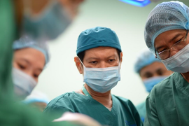 13 tháng dính nhau và 13 tiếng kỳ diệu tách rời cặp song sinh Trúc Nhi-Diệu Nhi