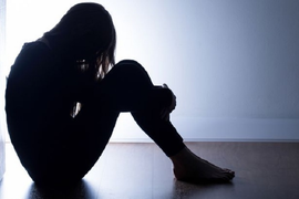 Bé gái 12 tuổi bị bố mẹ nuôi ép lấy chồng già, cảnh sát Indonesia điều tra