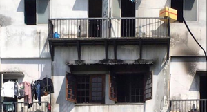 6 người mắc kẹt trong đám cháy khu trọ 5 tầng