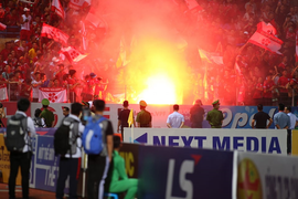 CĐV đốt 7 quả pháo sáng: HLV Hà Nội FC, Hải Phòng khen BTC có cố gắng