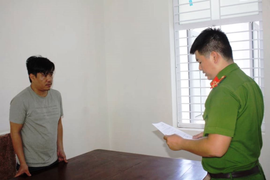 Bắt 2 gã đàn ông giả danh công an lừa nhận tiền 'chạy án'