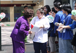 Đề Toán thi vào lớp 10 dễ, thí sinh nộp bài trước một tiếng