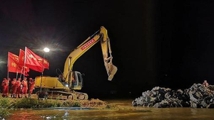 118 giờ vá hồ nước ngọt lớn nhất Trung Quốc diễn ra thế nào?