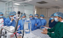 Phó Chủ tịch nước đến thăm cặp song sinh dính liền Trúc Nhi - Diệu Nhi