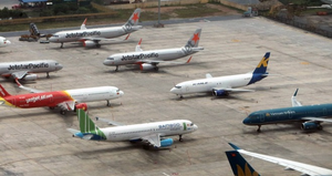 Hết thời thị trường đóng băng, vé máy bay du lịch hè tăng giá chóng mặt