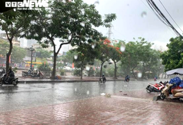Hà Nội đón mưa rào giải nhiệt sau chuỗi ngày nắng nóng kéo dài
