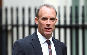 Căng thẳng leo thang, Trung Quốc và Anh khẩu chiến nảy lửa