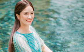 Hoa hậu Cao Thùy Dương lần đầu kể chuyện làm PG, ăn mỳ gói qua ngày