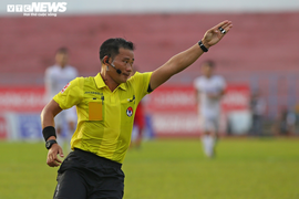 Trọng tài liên tục sai sót, VFF yêu cầu chấn chỉnh cũng không ăn thua?