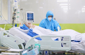 Những quyết định chưa từng có tiền lệ trong hơn 100 ngày điều trị phi công Anh