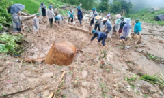 Mưa lớn gây sạt lở đất ở Hà Giang, 2 trẻ nhỏ bị vùi lấp