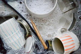 Ngâm bát đĩa ở bồn rửa sau ăn - thói quen xấu cần bỏ nếu không muốn bị ung thư