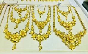 Giá vàng hôm nay 24/7: Bùng nổ, tiến sát ngưỡng 1.900 USD/ounce