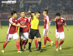 HLV Hàn Quốc bức xúc: Trọng tài xử ép như vậy, tôi phải nói với cầu thủ thế nào?