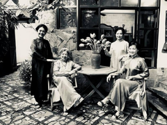 Vẻ đẹp vượt thời gian của NSND Lê Khanh