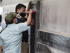 Mỹ phá cửa vào Lãnh sự quán Trung Quốc ở Houston, Bắc Kinh nói gì?