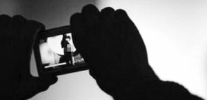 Bị người yêu bỏ, nam thanh niên gửi ảnh nhạy cảm cho cả nhà bạn gái