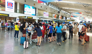 Tour đến Đà Nẵng hủy hàng loạt, khách đổ dồn về sân bay rời thành phố