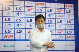 Báo Hàn: 'HLV Chung Hae Seong từ chức vì chuyện nội bộ'