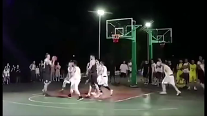 Video: Cầu thủ bóng rổ đột quỵ, qua đời thương tâm ở tuổi 27