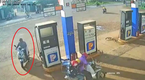 Truy tìm người nhặt cọc tiền của nhân viên cây xăng đánh rơi
