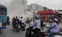 Ô tô bốc cháy dữ dội khi vào đổ xăng, nhiều người hoảng sợ