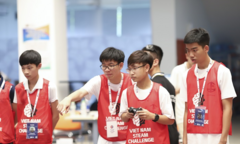 Học sinh tự thiết kế robot, tranh tài bảo vệ môi trường biển