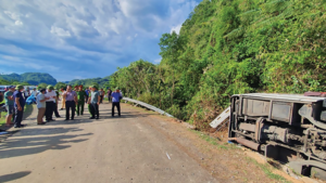 Lật xe khách, 15 người chết ở Quảng Bình: Ngày họp lớp bỗng hóa đại tang