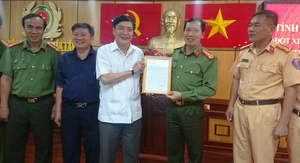 Thưởng nóng Công an Đắk Lắk triệt phá vụ vận chuyển 200kg ma túy đá 