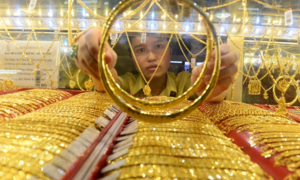 Giá vàng tăng như điên loạn: Chuyện gì đang xảy ra?