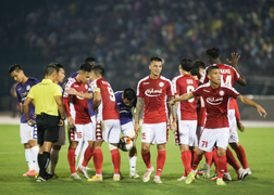 'Cầu thủ phản ứng trọng tài là thiếu thông minh'