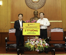 'Bầu Hiển' tiếp tục đi đầu trong cuộc chiến chống COVID-19