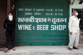 9 người Ấn Độ chết vì uống nước rửa tay diệt khuẩn chống COVID-19 chứa cồn