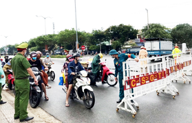 Dịch COVID-19 nguy cấp, Quân đội, Công an đội mưa cắm chốt phong tỏa Đà Nẵng