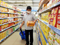 Hệ thống siêu thị Co.opmart trữ sẵn hàng hóa và cảnh giác cao với dịch