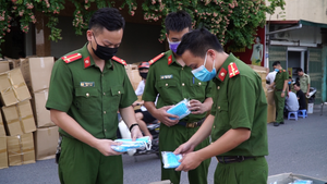 Giữa dịch COVID-19, 800.000 khẩu trang không rõ nguồn gốc bị thu giữ