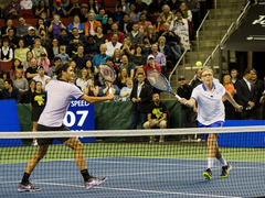 Ở nhà nhiều phòng chống COVID-19, tỷ phú Bill Gates làm gì?