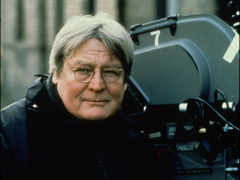 Đạo diễn ‘Evita’, ‘Pink Floyd: The Wall’ qua đời