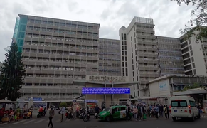 Còn 12 nhân viên bệnh viện Chợ Rẫy chờ kết quả xét nghiệm COVID-19